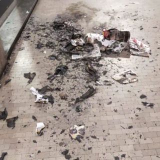 Magenta, ancora vandali in Galleria, bruciati fogli di giornale. La protesta dei titolari dei bar
