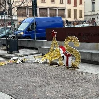 (foto tratte dalla pagina Facebook &quot;Vigevano prima di tutto&quot;)