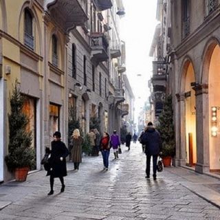Rapina in gioielleria al quadrilatero della moda di Milano, bottino ingente