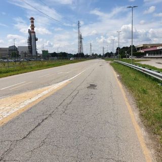 Boffalora sopra Ticino: automobilista sbanda e finisce contro la recinzione