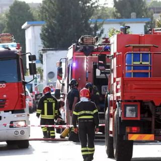 Vigevano: incendio alla Ilga Gomma, traffico in tilt sulla circonvallazione