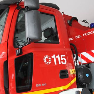 Chiusa temporaneamente la statale del Lago d'Orta per un incendio
