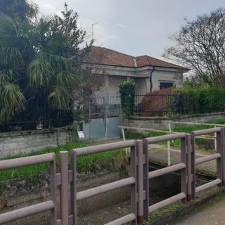 Villetta occupata abusivamente anche a Marcallo con Casone: avviato l’iter giudiziario