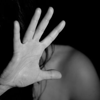 Milano: trentunenne violentata nel bagno di una discoteca, indagini in corso