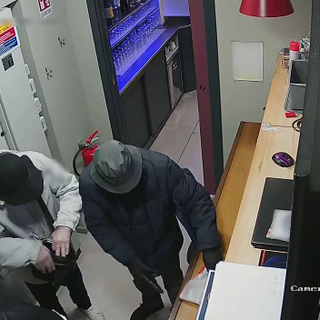 VIDEO. Solaro (MI): rapinavano la sala slot sognando una vacanza ai Caraibi, in manette due uomini