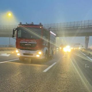 Scontro lungo la A4 tra Arluno e Mesero, auto si ribalta: tratto autostradale bloccato