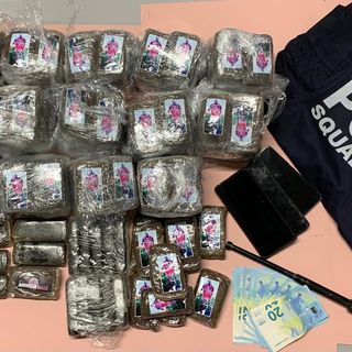 16 chili di hashish in auto: cercano di speronare la Polizia Stradale, arrestati a Novara Est