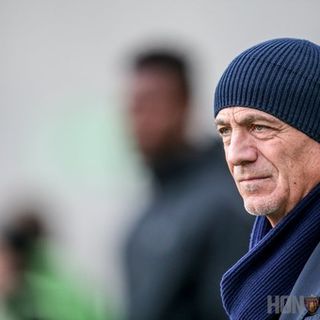 Beppe Sannino è attualmente quinto nella massima serie ungherese (foto dalla pagina Facebook ufficiale dell'Honved Budapest)