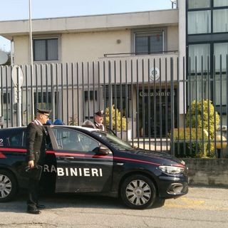 Cassolnovo: in stato di ebbrezza provoca due incidenti stradali e aggredisce un agente