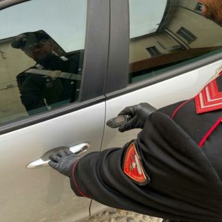 Pavia: con un'apparecchiatura elettronica tentano di aprire le auto parcheggiate, arrestate due persone