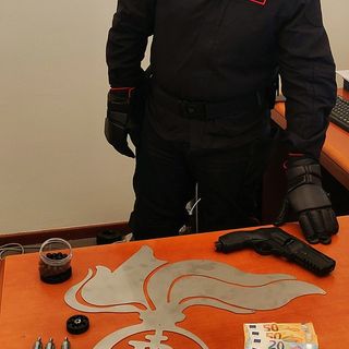 Casorate Primo: minacciano con una pistola a gas il titolare di una farmacia per farsi consegnare l'incasso, un arresto e una denuncia