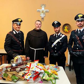 Pavia: i carabinieri donano ai più bisognosi generi alimentari rubati