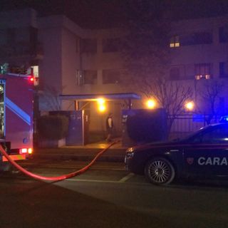 Vigevano: fiamme in una palazzina di corso Argentina, decisivo l'intervento dei carabinieri per evitare il peggio