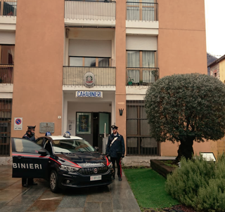 Sberle e pizzicotti ai bimbi della materna