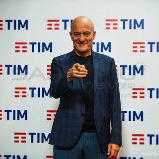 #Sanremo2019: Bisio commenta la ‘prima’ e scherza sulla gaffe con Bocelli “Mi sono sciolto dopo averlo salutato con la mano, peggio di così non avrei potuto fare”
