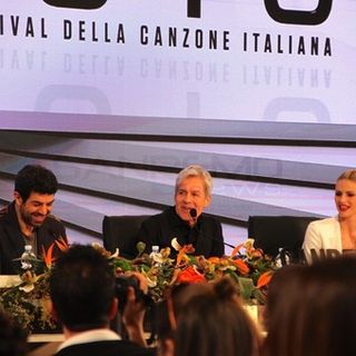 #Sanremo2018: Claudio Baglioni stempera le polemiche sul caso Meta-Moro e alla sala stampa chiede “Avete risolto?”