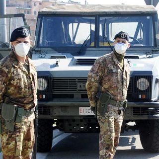 Magenta: arriva l’esercito. Stamani il servizio fuori dalla Posta di via Pusterla