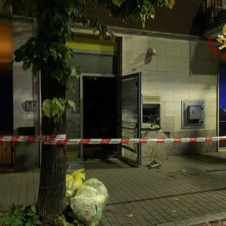 Boato nella notte a Robbio: ignoti fanno esplodere il Postamat, ingenti danni all'ufficio