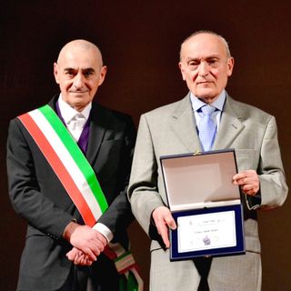 Mede: commozione e festa  per il riconoscimento del sindaco Guardamagna al mensile Tam Tam
