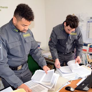 Pavia, operazione “Master Fraud”: scoperta maxi evasione fiscale e riciclaggio di denaro sporco. 17 denunciati