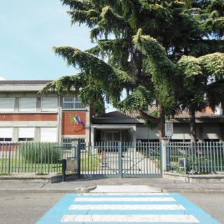 Illuninazione con lampade a led alla scuola media di Dorno