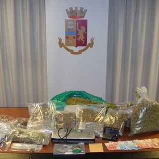 Pavia, vendeva cannabis legale, ma in casa aveva 4 chili di marijuana: in manette un 27enne