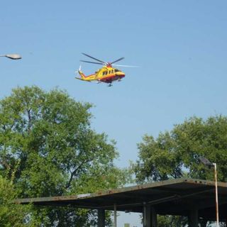 Elisoccorso ad Abbiategrasso per una bimba di tre mesi caduta