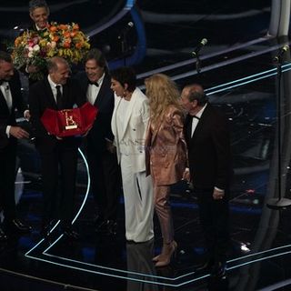 I Ricchi e Poveri ricevono all'Ariston il premio della Città di Sanremo