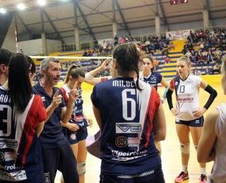 Volley B1 femminile: la Florens Re Marcello sfida Palau per restare agganciata al treno playoff