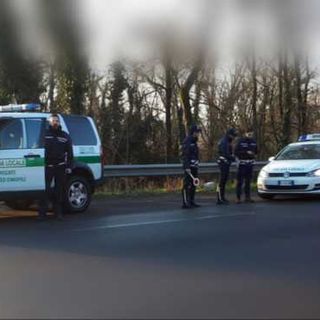 Trecate: forzano il posto di blocco. La Polizia locale li arresta