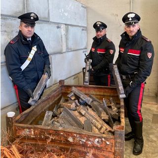 Pavese: tenta di vendere 5 tonnellate di lingotti in bronzo rubati in una ditta, denunciato un 26enne