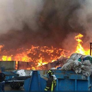Mortara: a un anno dall’incendio all'Eredi Bertè l’area non è ancora stata bonificata e i rifiuti non sono ancora stati rimossi