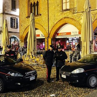 Pavia: blitz notturno dei carabinieri contro la &quot;malamovida&quot;, sanzionati alcuni locali del centro storico