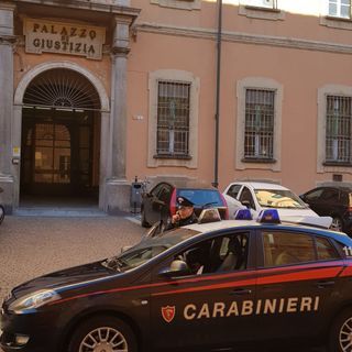 Pavia: rubano alle auto parcheggiate fuori dall'oratorio, arrestate due persone