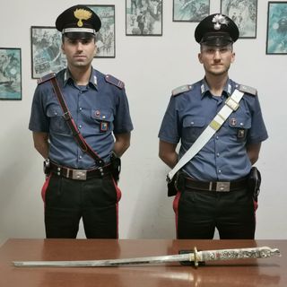 Lomello: minaccia la moglie con una katana da 105 centimetri, denunciato un 50enne