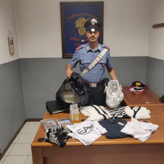 Garlasco: tentano la fuga in auto dopo un furto di capi di abbigliamento, in manette due persone