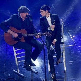 A #Sanremo2018 l'omaggio di James Taylor all'Italia e la straordinaria performance con Giorgia