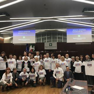 Giornata internazionale contro la violenza sulle donne: Palazzo Pirelli sarà illuminato con la scritta “Non sei da sola”