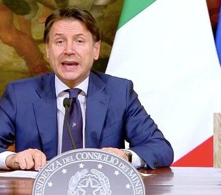 Approvato il Decreto Rilancio da 55 miliardi. Tutte le misure: 10 miliardi per rifinanziare la Cig, più di 4 miliardi per il bonus autonomi