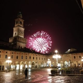 Lo spettacolo pirotecnico chiude la giornata di celebrazione Leonardiana a Vigevano (FOTO)