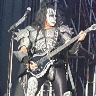 Milano, 70.000 fan in delirio salutano l'ultimo show dei Kiss