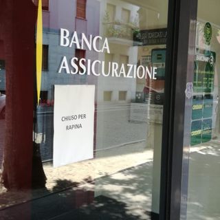 Vigevano: bandito rapina la Credem in corso Cavour