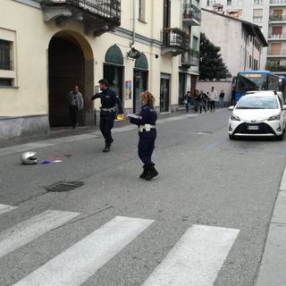 Vigevano: investita da una moto in via del Carmine, in gravi condizioni una 41enne