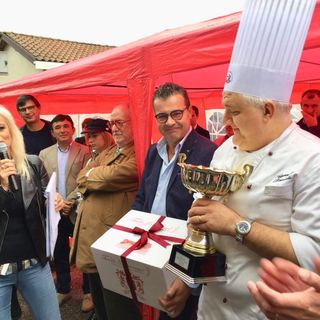 Gambolò, lo chef vigevanese Davide Aguzzi vince la prima edizione di “Stendardo e Cucchiaio”. In giuria Carrara e Raspelli