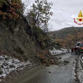 Oltrepò: frana sulla strada provinciale 91 tra Varzi e Castellaro
