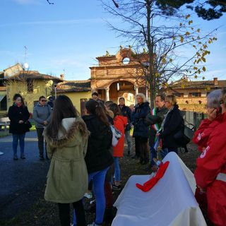 Gambolò celebra la giornata mondiale contro la violenza sulle donne. Inaugurata la panchina rossa