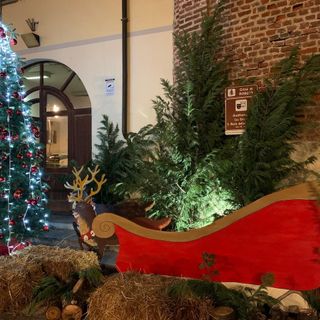 Robbio, successo per il primo appuntamento natalizio targato Pro loco. In serata acceso l’albero di Natale