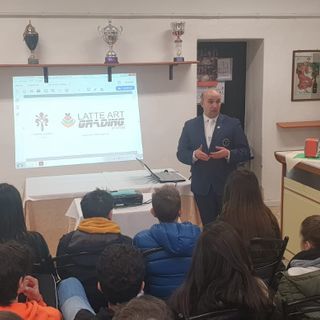 Mortara: all'istituto Pollini lezioni di caffetteria, con esempi di &quot;latte art&quot;