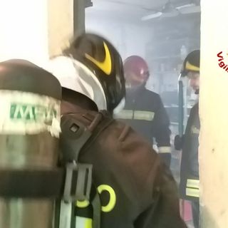 Oltrepò: incendio in un negozio di riparazioni meccaniche