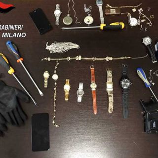 Magenta: ladri in fuga arrestati dai Carabinieri, nascondevano anche un paralizzatore ad impulsi elettrici